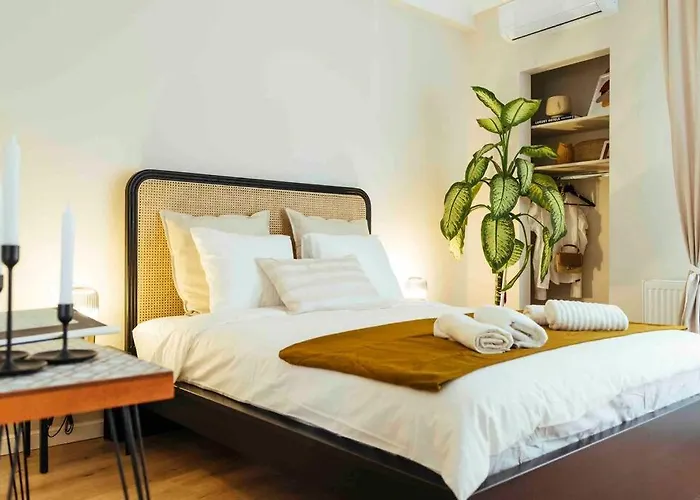 Stunning Views - Location - Netflix + Balcony