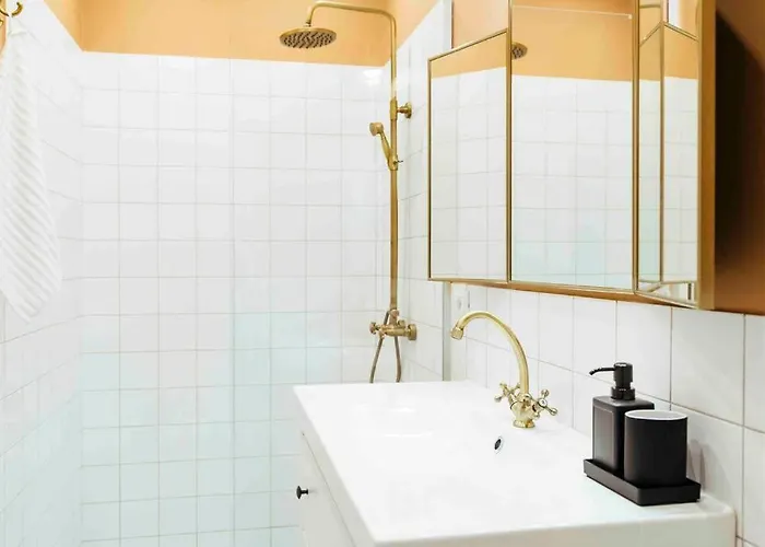 Lägenhet Stunning Views - Location - Netflix + Balcony