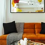 Stunning Views - Location - Netflix + Balcony Apartament *