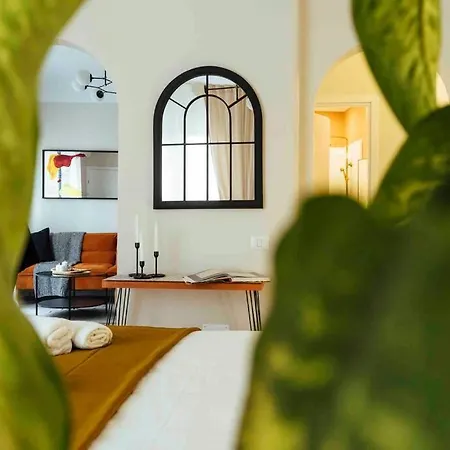 Stunning Views - Location - Netflix + Balcony Bucharest