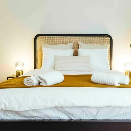 Stunning Views - Location - Netflix + Balcony *