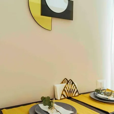 Stunning Views - Location - Netflix + Balcony Διαμέρισμα *