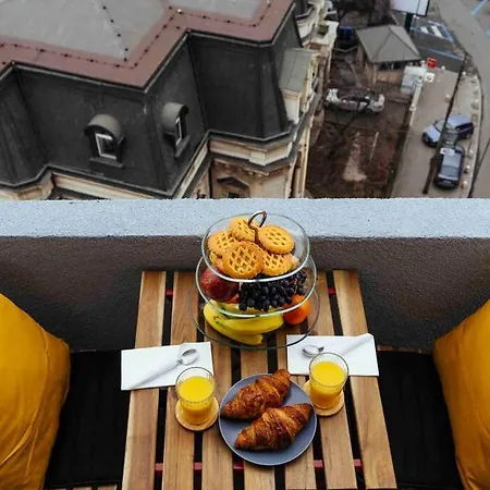 Stunning Views - Location - Netflix + Balcony