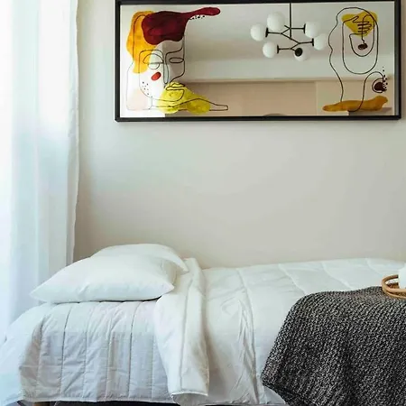 Stunning Views - Location - Netflix + Balcony Apartment Bucharest
