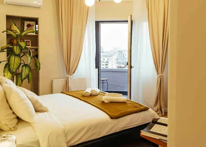 Stunning Views - Location - Netflix + Balcony Apartament *