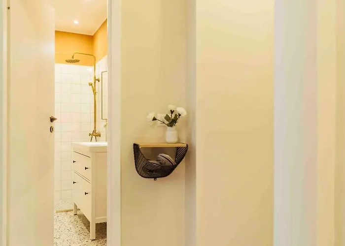 Stunning Views - Location - Netflix + Balcony *