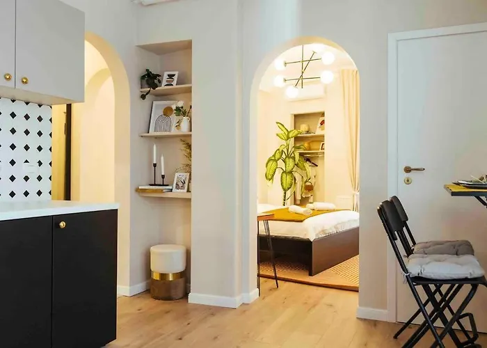 Stunning Views - Location - Netflix + Balcony דירה בוקרשט