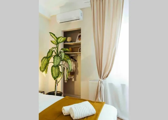 Stunning Views - Location - Netflix + Balcony *