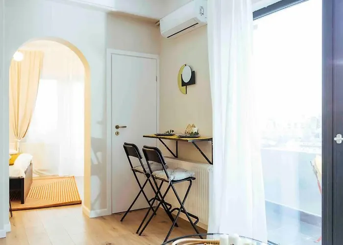 Stunning Views - Location - Netflix + Balcony Apartament