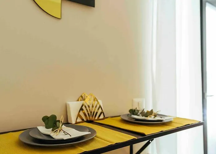 Stunning Views - Location - Netflix + Balcony