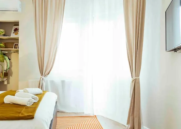 Stunning Views - Location - Netflix + Balcony דירה בוקרשט