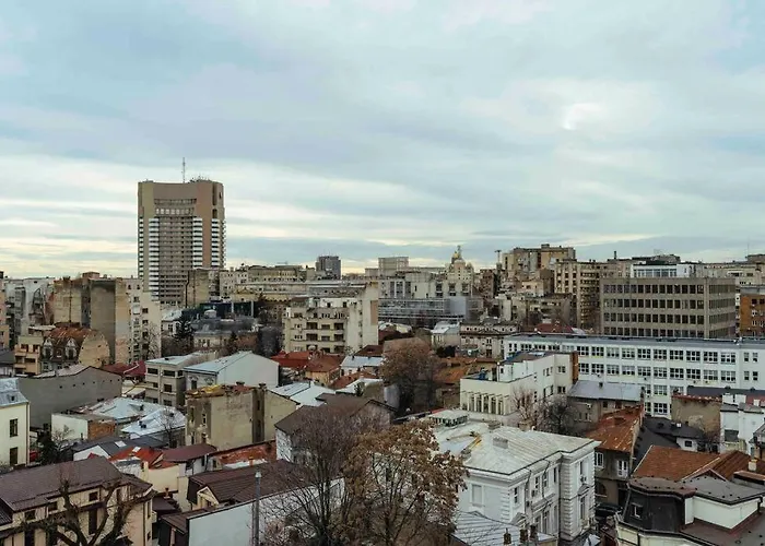 Stunning Views - Location - Netflix + Balcony Διαμέρισμα Βουκουρέστι