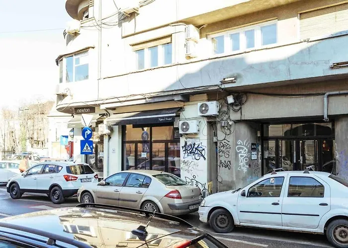 Stunning Views - Location - Netflix + Balcony