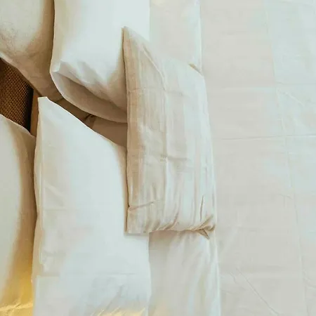 Апартаменти Stunning Views - Location - Netflix + Balcony Бухарест