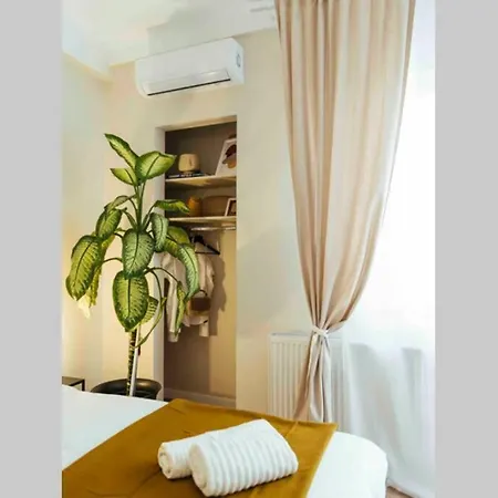 Stunning Views - Location - Netflix + Balcony *