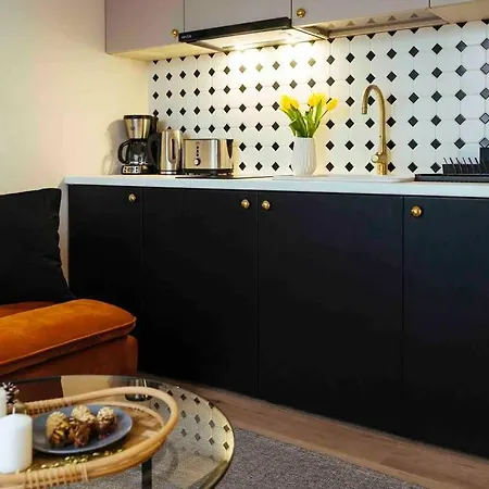 Stunning Views - Location - Netflix + Balcony Апартаменти *