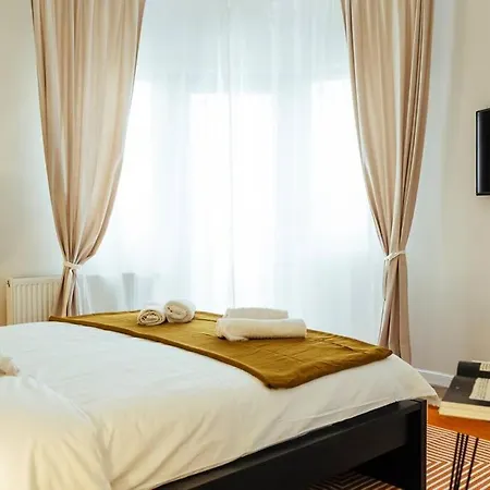Апартаменти Stunning Views - Location - Netflix + Balcony *