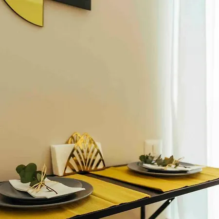 Stunning Views - Location - Netflix + Balcony