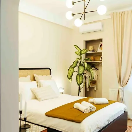 Stunning Views - Location - Netflix + Balcony